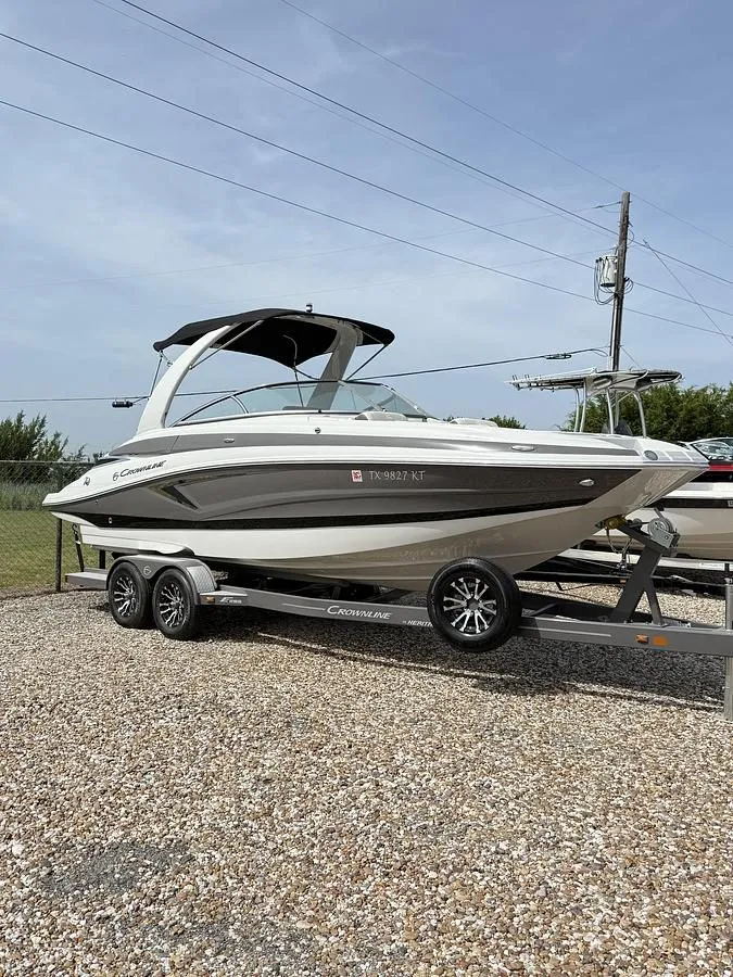 The Image of Crownline Boats E255 Bowrider 2022 - 0