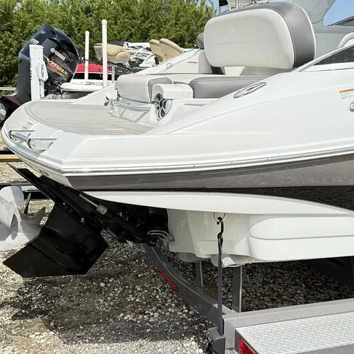 Slide: The Image of Crownline Boats E255 Bowrider 2022 - 27