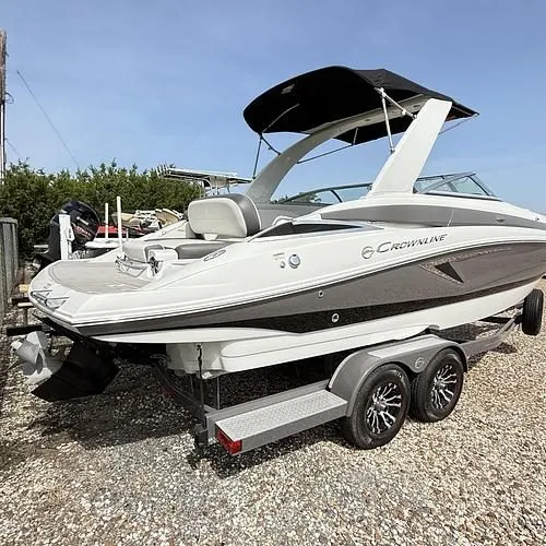 Slide: The Image of Crownline Boats E255 Bowrider 2022 - 30
