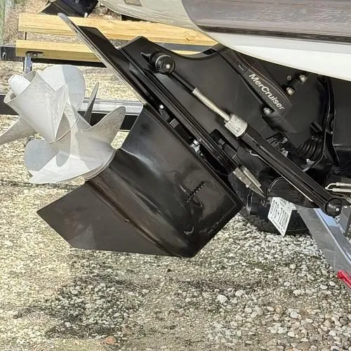 Slide: The Image of Crownline Boats E255 Bowrider 2022 - 26
