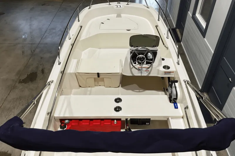Slide: The Image of Boston Whaler 160 Super Sport 2026 - 11