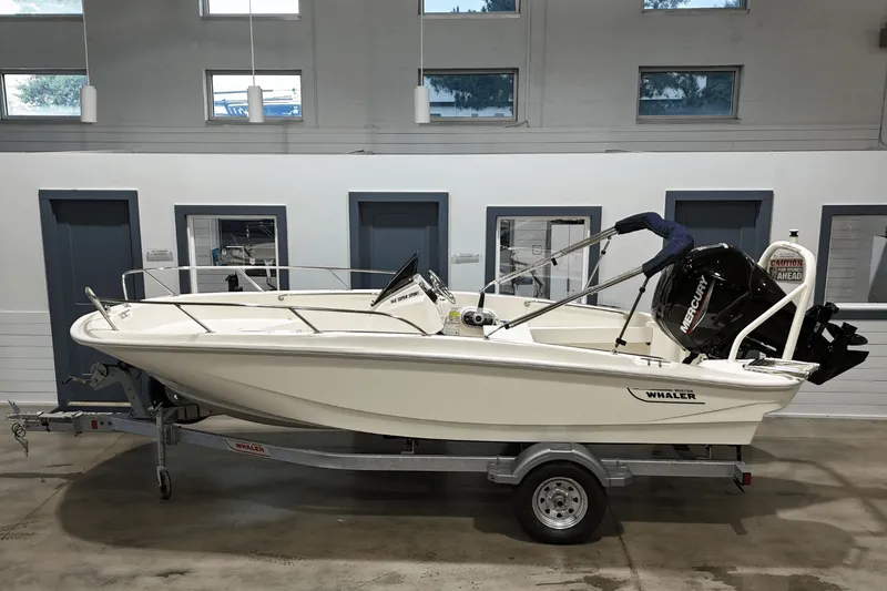 Slide: The Image of Boston Whaler 160 Super Sport 2026 - 6