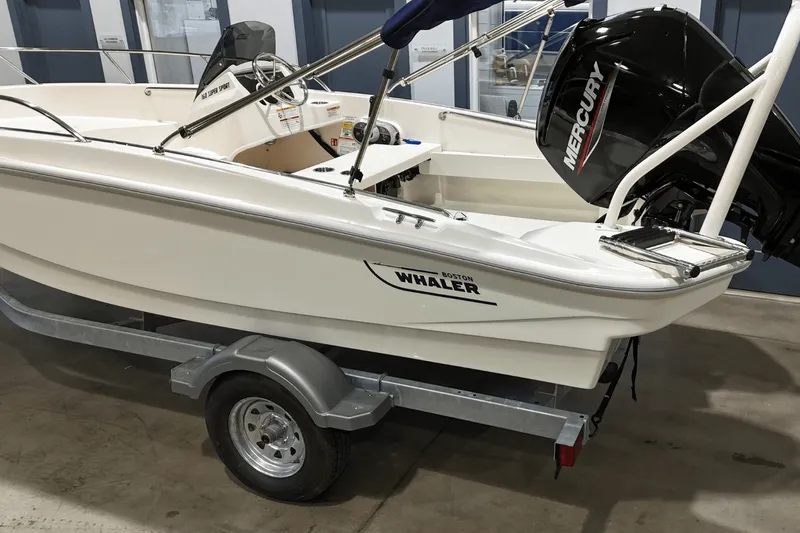 Slide: The Image of Boston Whaler 160 Super Sport 2026 - 8