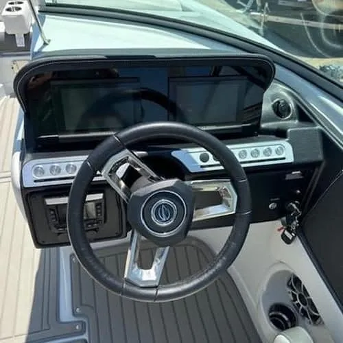 Slide: The Image of Crownline Boats E235 Wake/Surf 2024 - 14