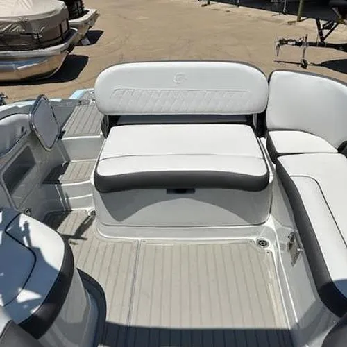 Slide: The Image of Crownline Boats E235 Wake/Surf 2024 - 10
