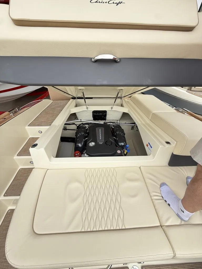Slide: The Image of Chris-Craft SPORTSTER 25 MR 2026 - 6