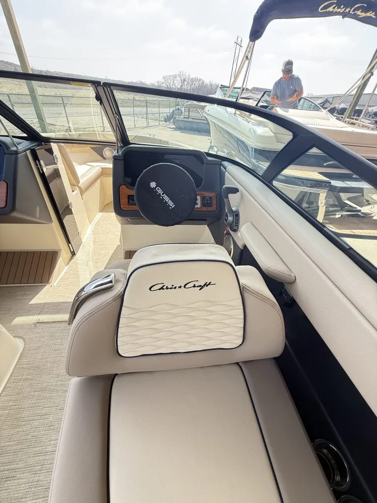 Slide: The Image of Chris-Craft SPORTSTER 25 MR 2026 - 37