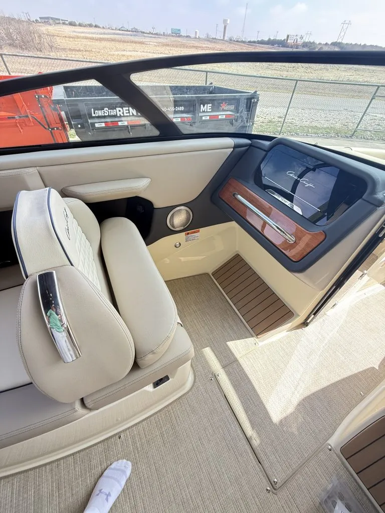 Slide: The Image of Chris-Craft SPORTSTER 25 MR 2026 - 40