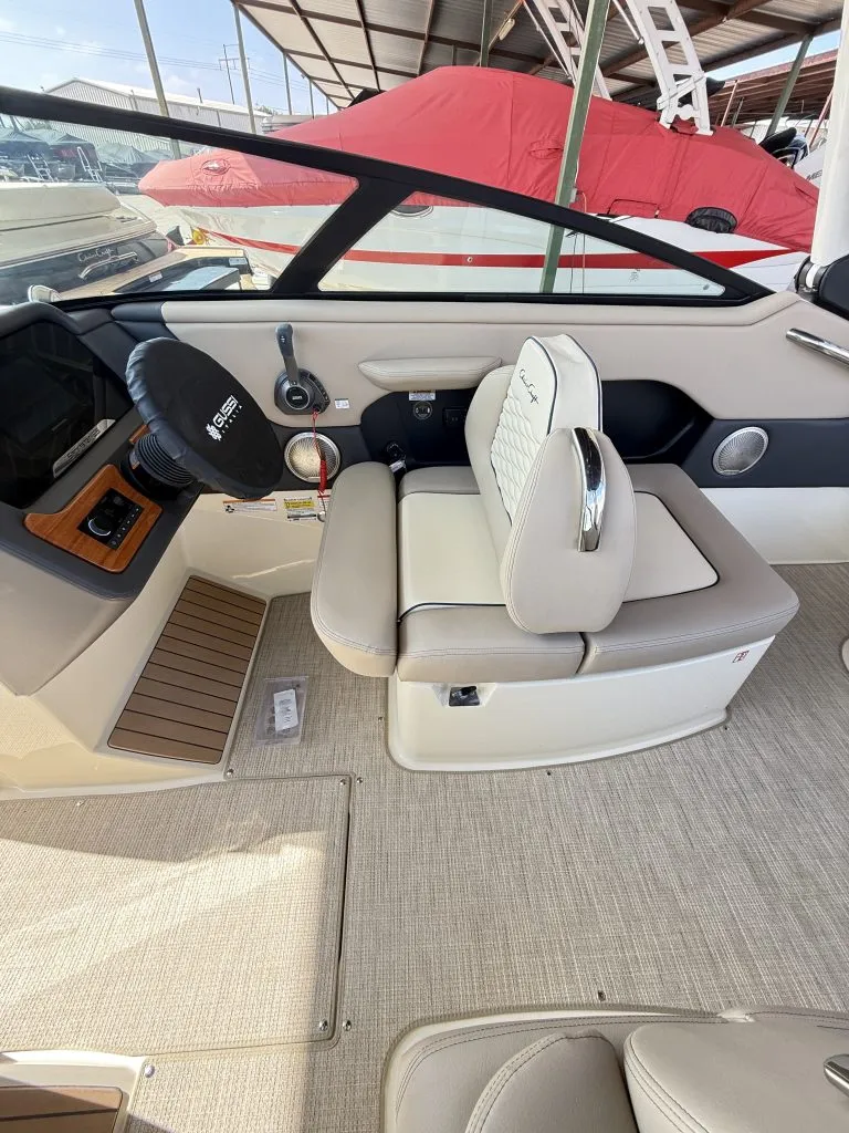 Slide: The Image of Chris-Craft SPORTSTER 25 MR 2026 - 52