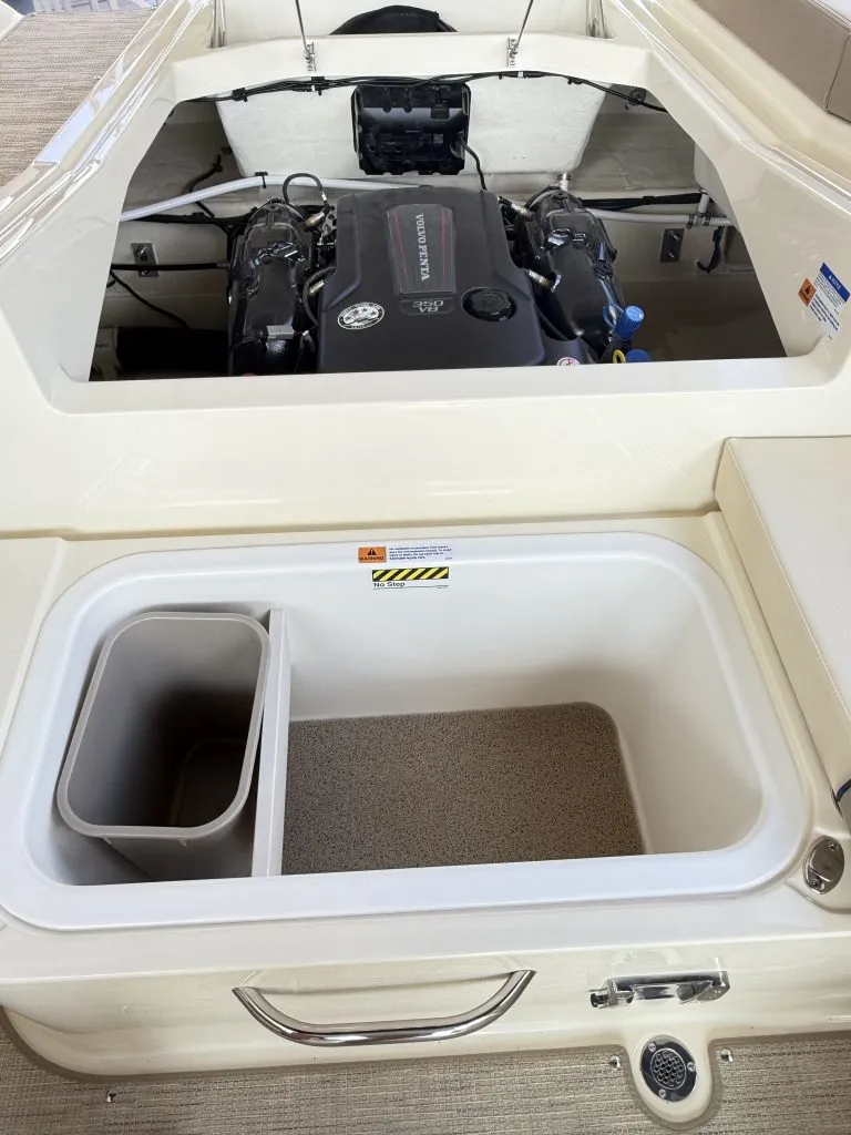 Slide: The Image of Chris-Craft SPORTSTER 25 MR 2026 - 30