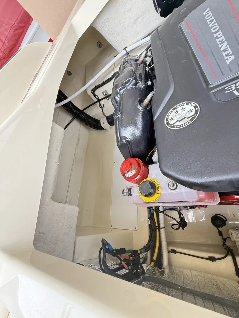 Slide: The Image of Chris-Craft SPORTSTER 25 MR 2026 - 8