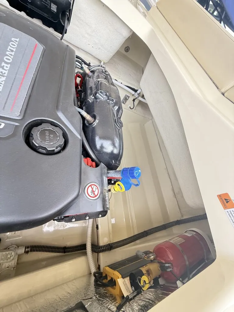 Slide: The Image of Chris-Craft SPORTSTER 25 MR 2026 - 9
