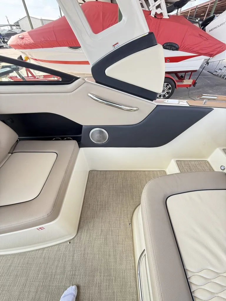 Slide: The Image of Chris-Craft SPORTSTER 25 MR 2026 - 34