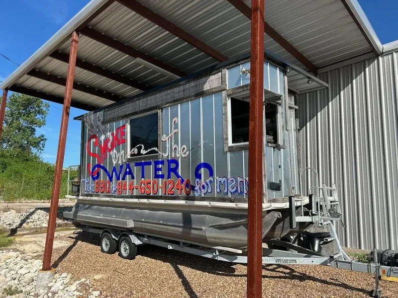 Slide: The Image of Custom Food/Delivery Boat Pontoon/Tritoon Food/Delivery 2021 - 4