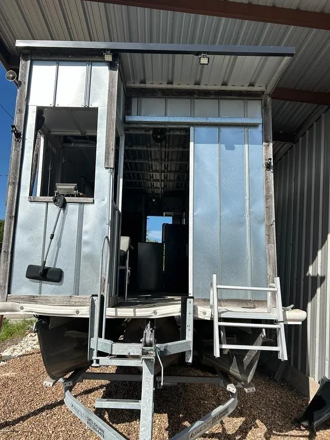 Slide: The Image of Custom Food/Delivery Boat Pontoon/Tritoon Food/Delivery 2021 - 5
