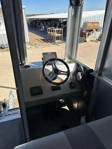 Slide: The Image of Custom Food/Delivery Boat Pontoon/Tritoon Food/Delivery 2021 - 1