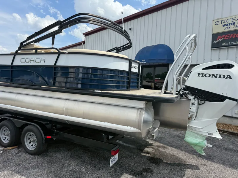 Slide: The Image of Coach Pontoons 263 REC 2023 - 2