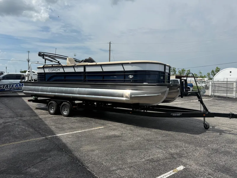 Slide: The Image of Coach Pontoons 263 REC 2023 - 5