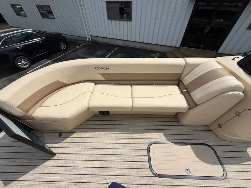 Slide: The Image of Coach Pontoons 263 REC 2023 - 7