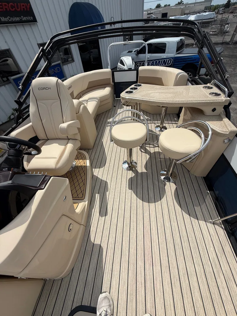 Slide: The Image of Coach Pontoons 263 REC 2023 - 8