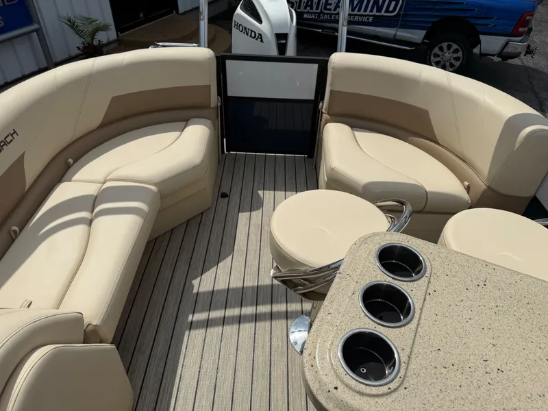 Slide: The Image of Coach Pontoons 263 REC 2023 - 9