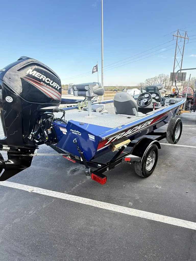 Slide: The Image of Tracker Boats PRO TEAM 175 TF 2016 - 4