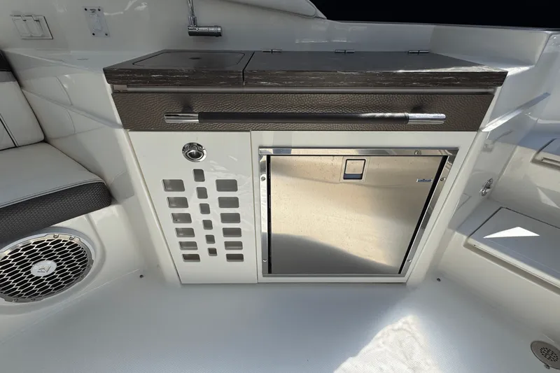 Slide: The Image of Sea Ray SLX 350 OB 2017 - 13