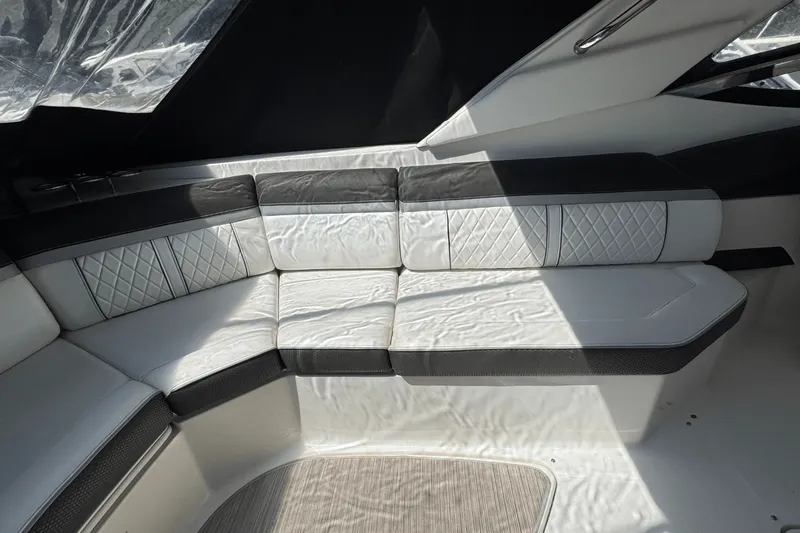 Slide: The Image of Sea Ray SLX 350 OB 2017 - 15