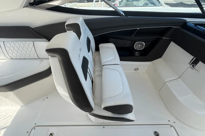 Slide: The Image of Sea Ray SLX 350 OB 2017 - 17