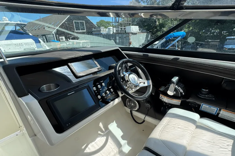 Slide: The Image of Sea Ray SLX 350 OB 2017 - 22