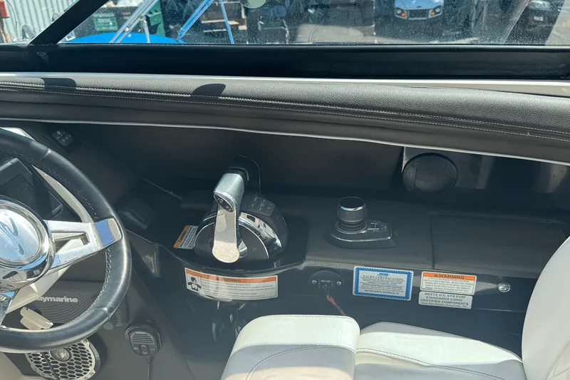 Slide: The Image of Sea Ray SLX 350 OB 2017 - 23