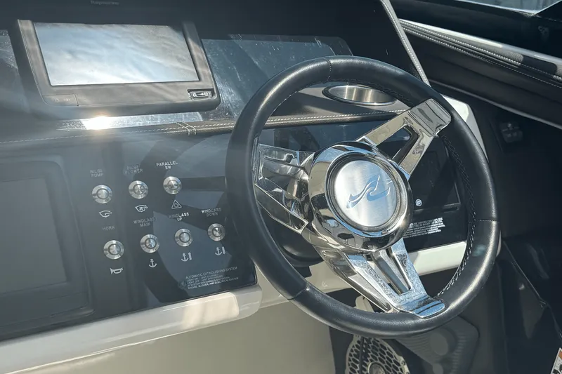 Slide: The Image of Sea Ray SLX 350 OB 2017 - 25