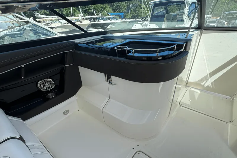 Slide: The Image of Sea Ray SLX 350 OB 2017 - 26
