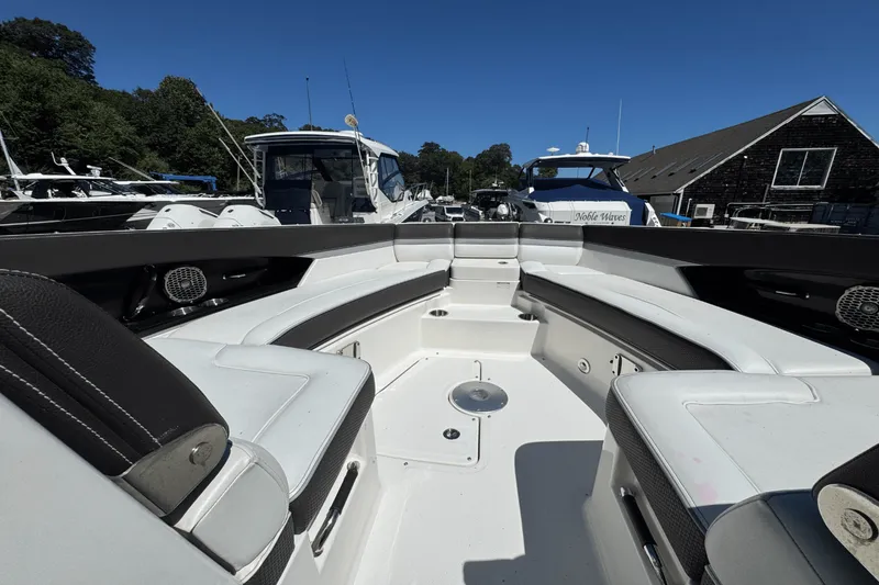 Slide: The Image of Sea Ray SLX 350 OB 2017 - 30