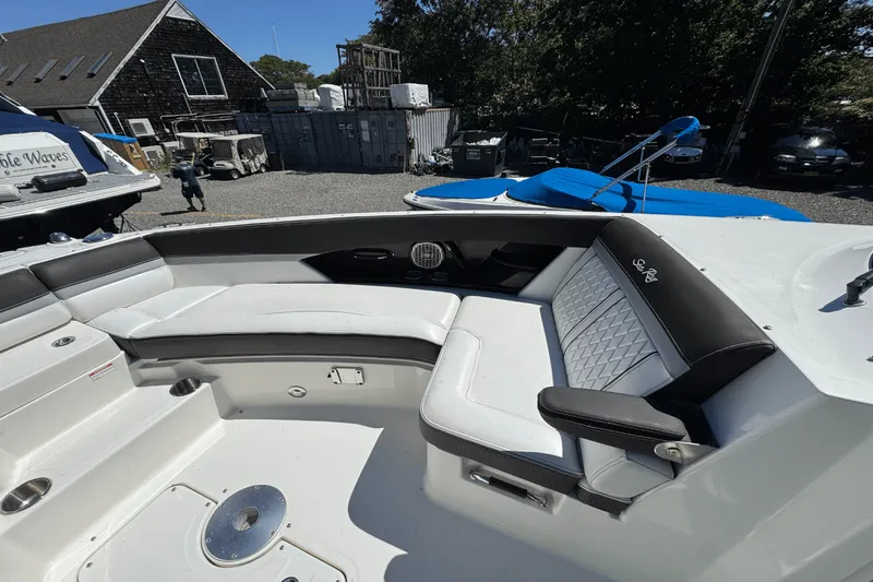 Slide: The Image of Sea Ray SLX 350 OB 2017 - 32