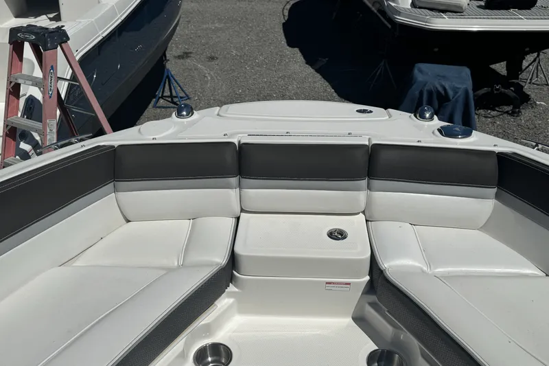 Slide: The Image of Sea Ray SLX 350 OB 2017 - 35