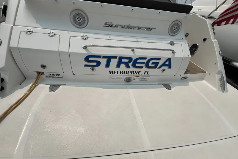 Slide: The Image of Sea Ray 350 SUNDANCER 2014 - 10