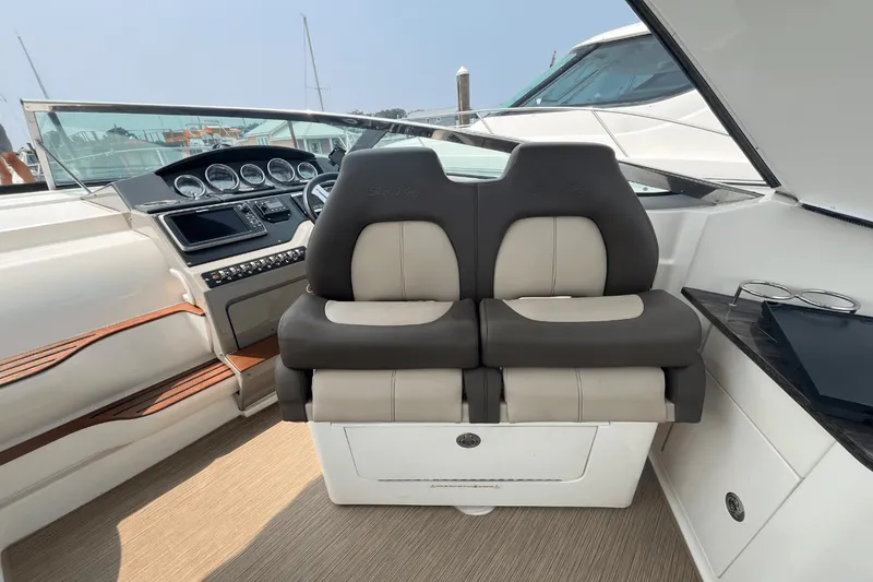 Slide: The Image of Sea Ray 350 SUNDANCER 2014 - 25
