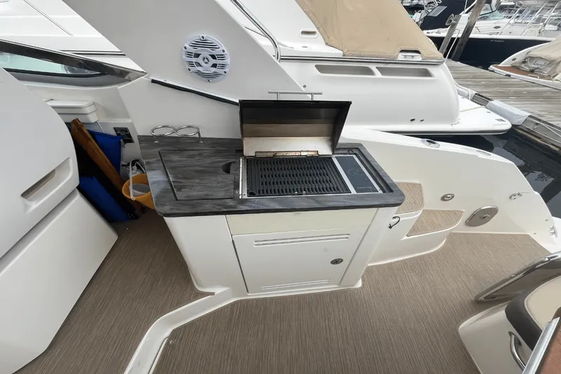 Slide: The Image of Sea Ray 350 SUNDANCER 2014 - 18