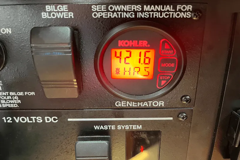 Slide: The Image of Sea Ray 350 SUNDANCER 2014 - 38