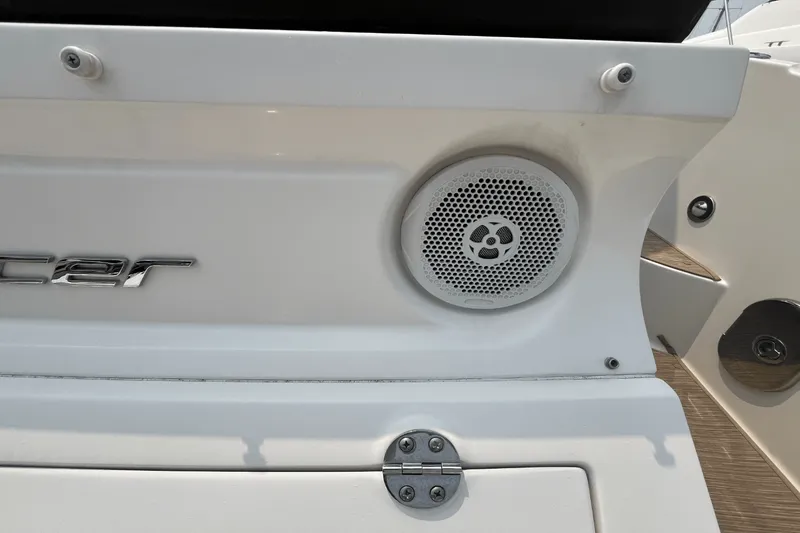 Slide: The Image of Sea Ray 350 SUNDANCER 2014 - 47