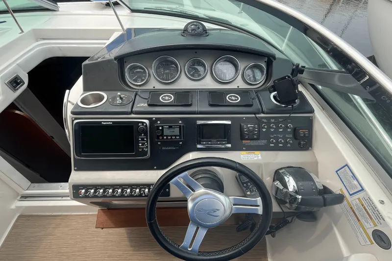 Slide: The Image of Sea Ray 350 SUNDANCER 2014 - 28