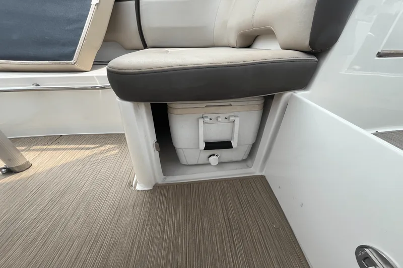 Slide: The Image of Sea Ray 350 SUNDANCER 2014 - 14