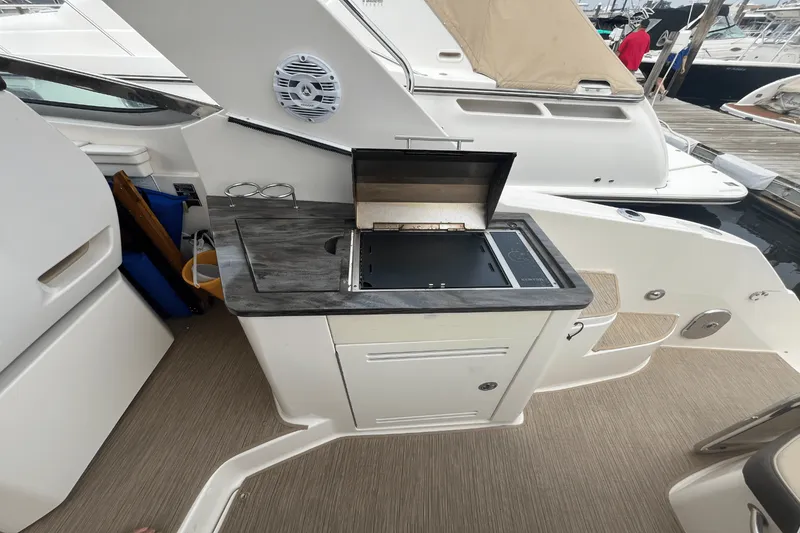 Slide: The Image of Sea Ray 350 SUNDANCER 2014 - 19