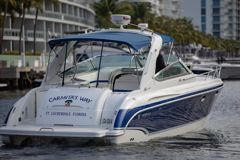 Slide: The Image of 2007 Formula 370 Super Sport boat cruising in Fort Lauderdale, Florida. - 14