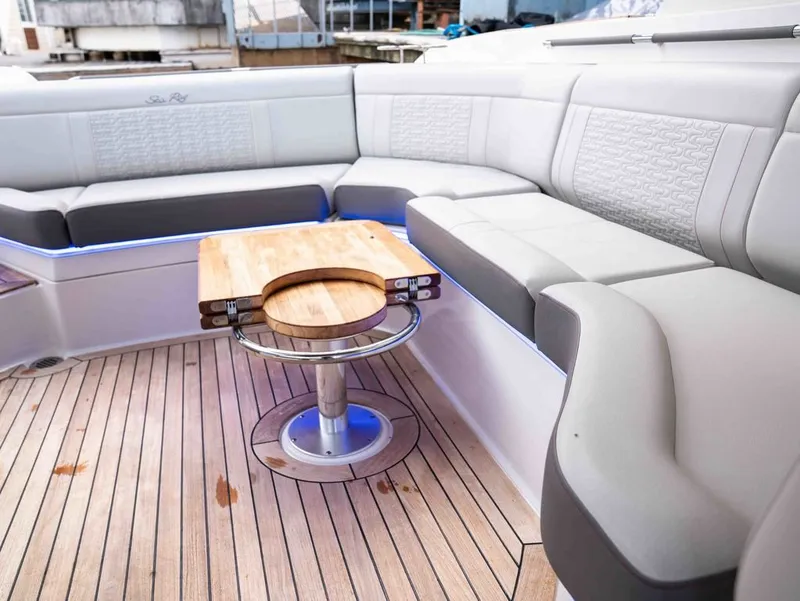 Slide: The Image of Sea Ray 350 SLX 2021 - 25