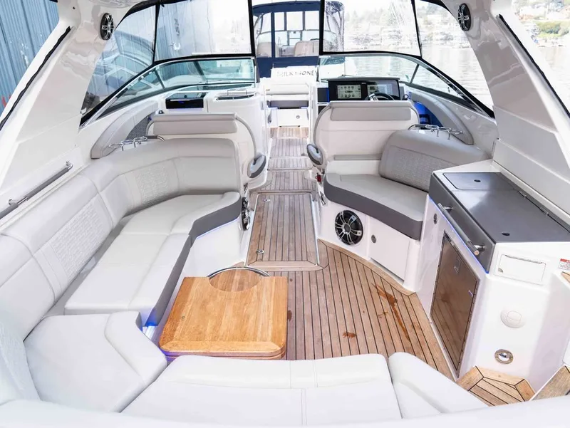 Slide: The Image of Sea Ray 350 SLX 2021 - 29