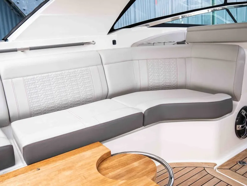 Slide: The Image of Sea Ray 350 SLX 2021 - 11