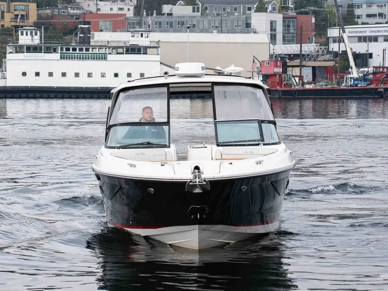 Slide: The Image of Sea Ray 350 SLX 2021 - 2