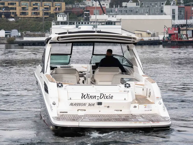 Slide: The Image of Sea Ray 350 SLX 2021 - 6